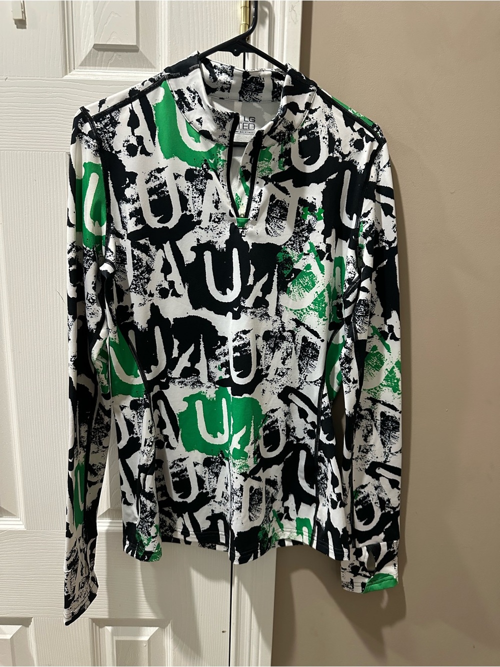 Under Armour Abstract Green & Black Long Sleeve 1/4 Zip Pullover Top